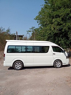 รถตู้ 9 ที่นั่ง