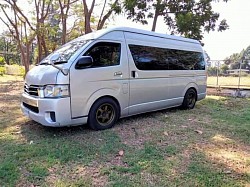 รถตู้11ที่นั่ง